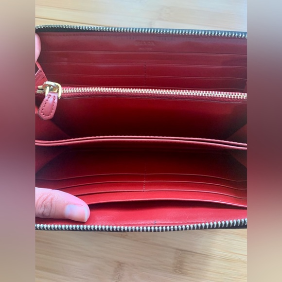 Prada long wallet - Picture 2 of 5